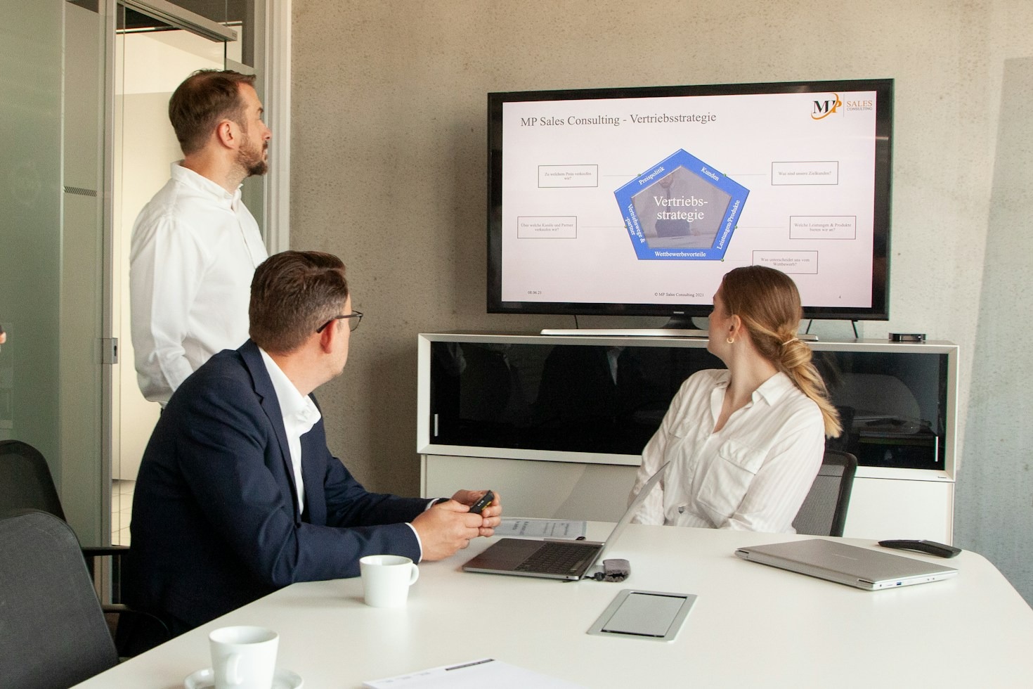 Strategie di espansione aziendale tra mercati EMEA e APAC